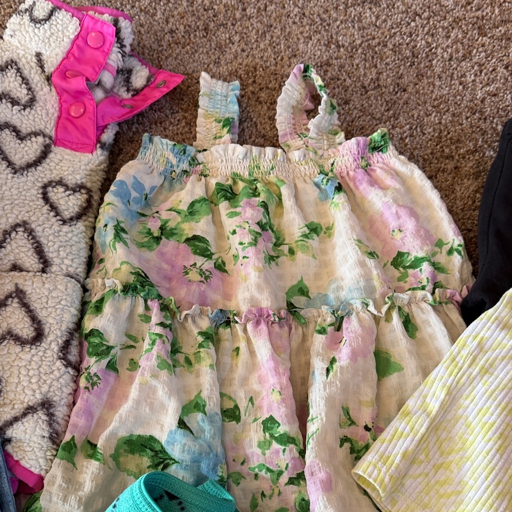 Colorful GIRLS Clothing Bundle - Picture 5 of 7